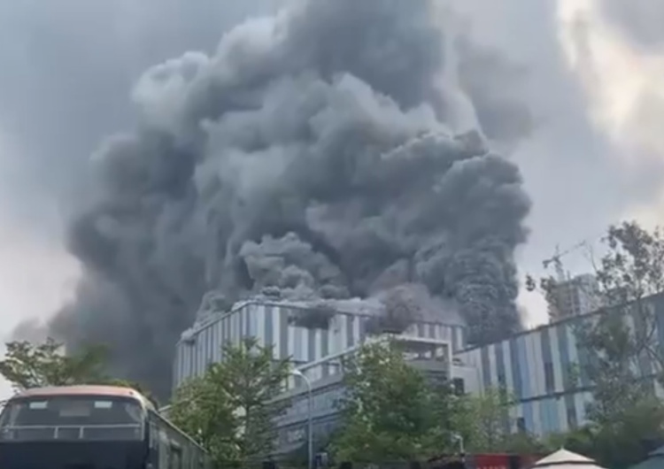  [video] Gigantyczny pożar w laboratorium badawczym Huawei. 