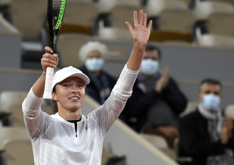 EPA/JULIEN DE ROSA Polka w ćwierćfinale French Open. Świątek pokonała Halep