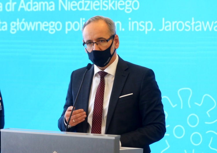 WP: „Rząd dokręca śrubę”. Obowiązek noszenia maseczek w całym kraju?