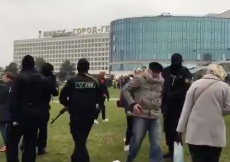  [Video] Trwają protesty na Białorusi. Świadkowie informują o rannych podczas starć
