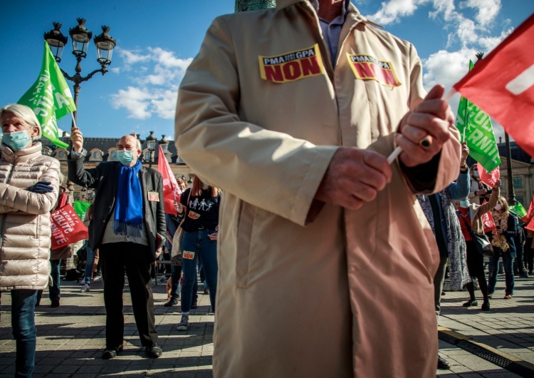 EPA/CHRISTOPHE PETIT TESSON Manifestacje pro-life w sześćdziesięciu miastach Francji