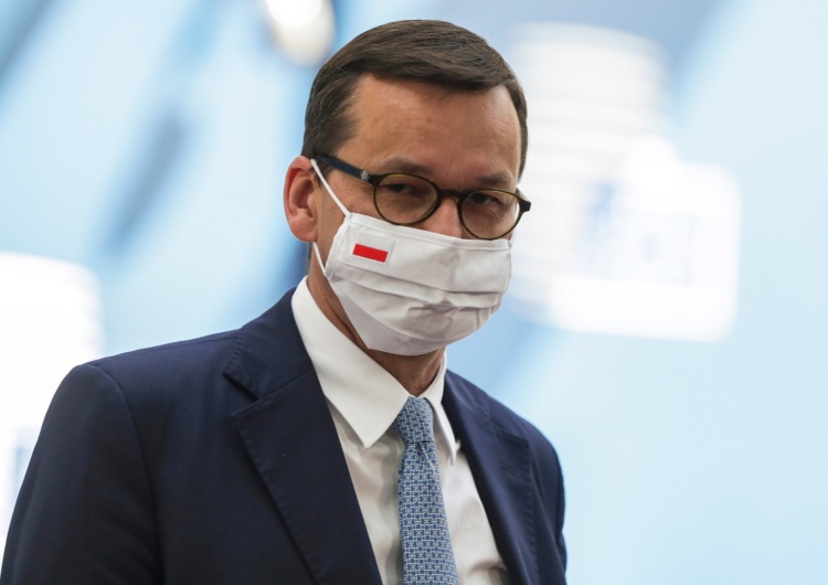 Mateusz Morawiecki Sklepy monopolowe do godz. 19 i całkowity zakaz organizowania wesel. Nieoficjalnie nad tym zastanawia się rząd