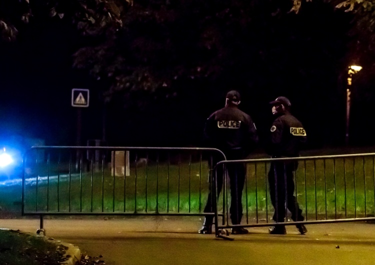 Francja: W podparyskiej dzielnicy mężczyzna odciął drugiemu głowę