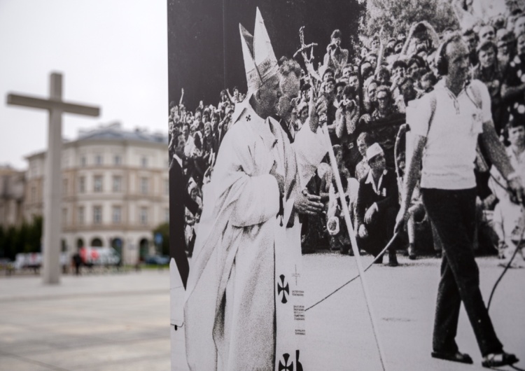 Uczestnicy Sierpnia ’80 na uroczystym zamknięciu wystawy „Tu rodziła się Solidarność” Uczestnicy Sierpnia ’80 na uroczystym zamknięciu wystawy „Tu rodziła się Solidarność”