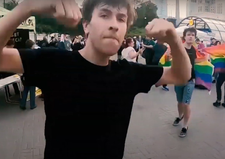Michał Szutowicz [video] Agresywny bojówkarz LGBT znowu w akcji. Policja usuwa blokujących furgonetkę pro life