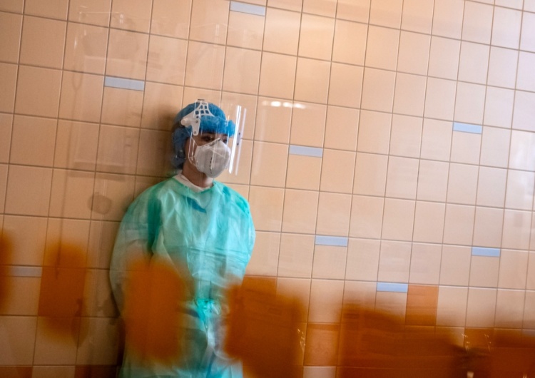 Rekord zakażeń koronawirusem. Zmarło 130 osób