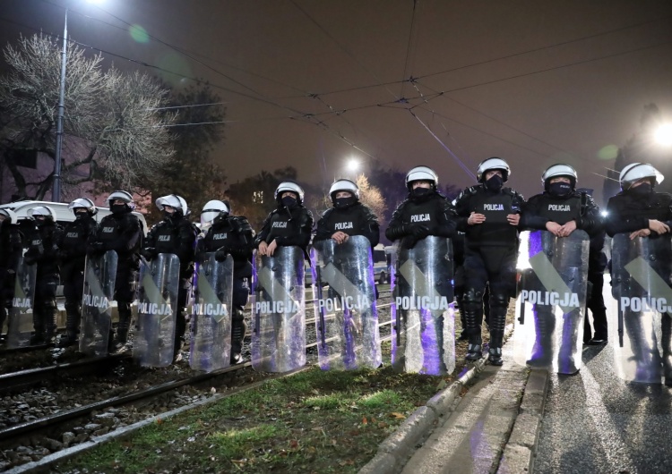 policja Policja: Znowu kamienie. Podczas piątkowego protestu po raz kolejny agresja wobec policjantów