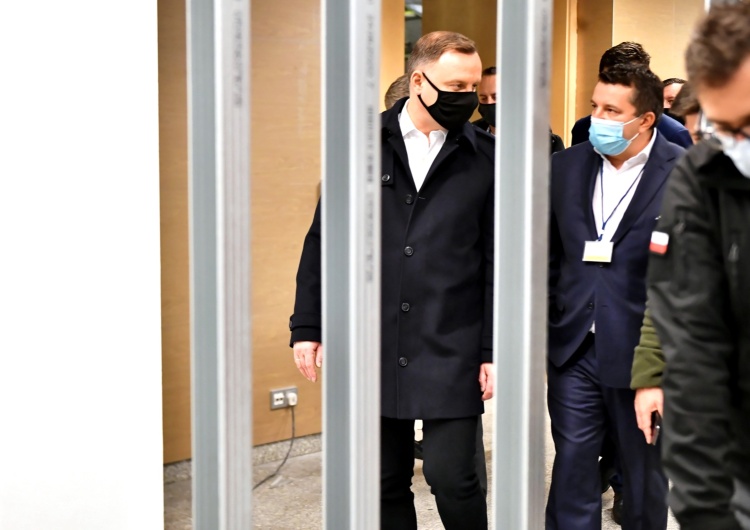 „Niech umiera…” Szambo wylało po informacji, że prezydent Duda ma koronawirusa