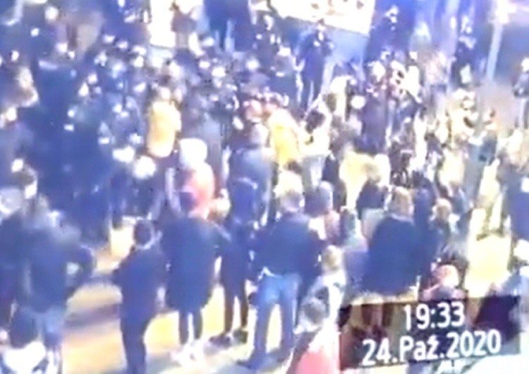 Marcin Kopiec zatrzymany przez policję [video] Jest nagranie. Policja: Poseł Lewicy zaatakował. Kopał w tarcze
