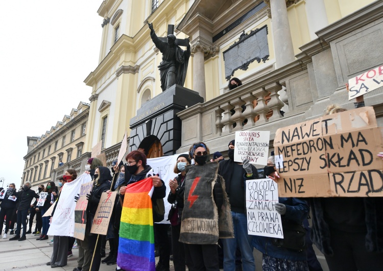 Oni tak serio? Lewicowa aktywistka: jeśli protestujący się zarażą koronawirusem, to będzie wina rządu
