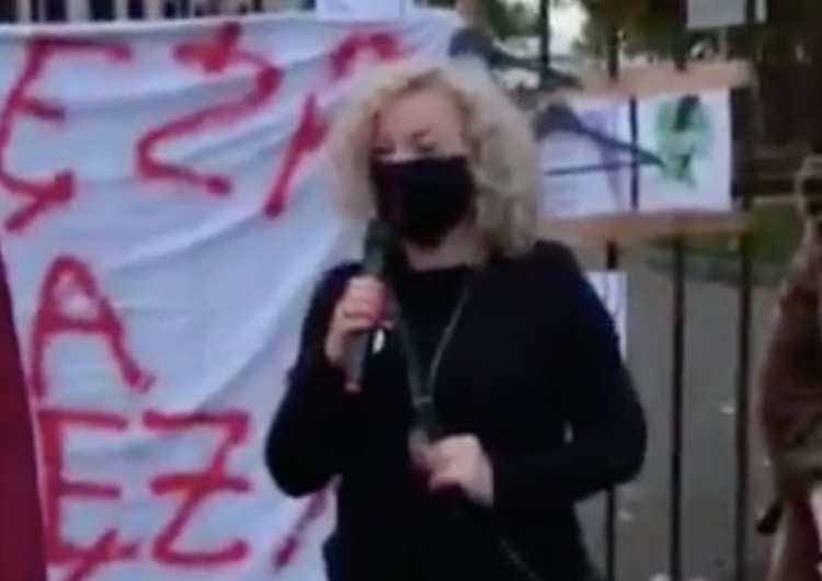  [Video] „Je**ć Kler”. Posłanka Lewicy zachęca wszystkich, aby poszli pod dom Arcybiskupa  