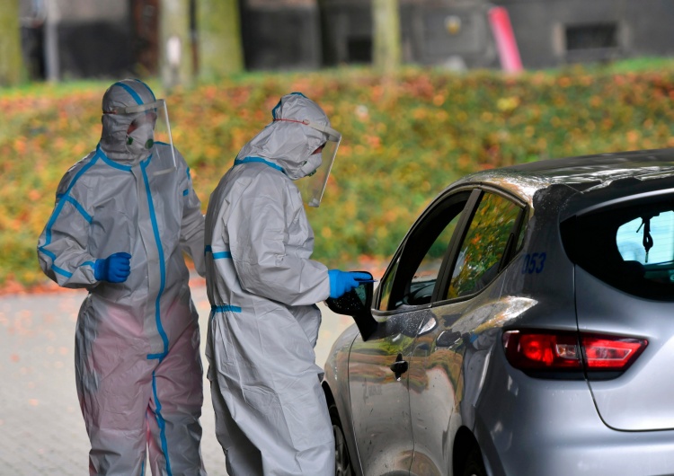 Pełny lockdown? Rząd szykuje się na czarny scenariusz