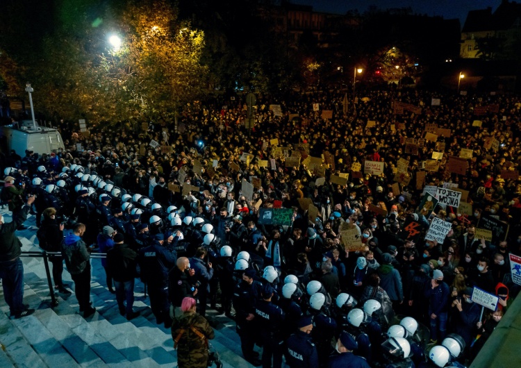 Policja ostrzega przed utrudnieniami w zw. z protestami ws. aborcji
