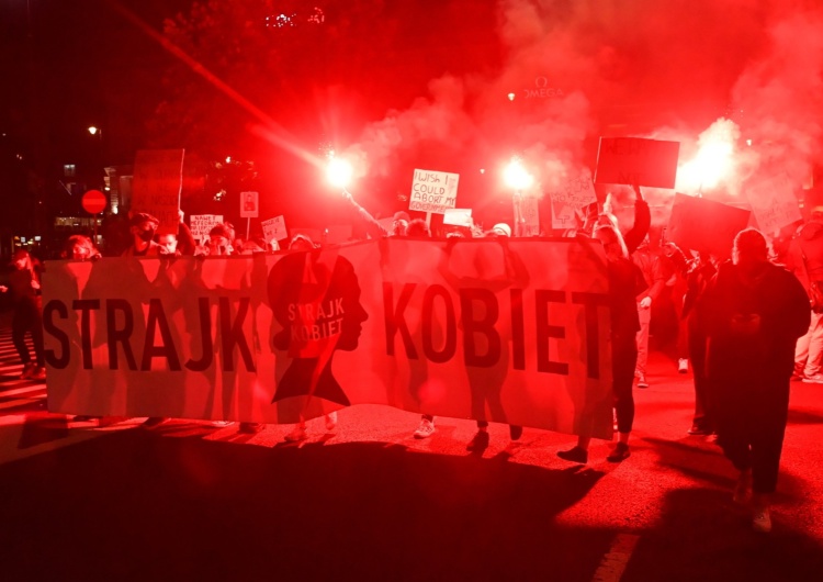 Strajk Kobiet Dziennikarz TVN24: