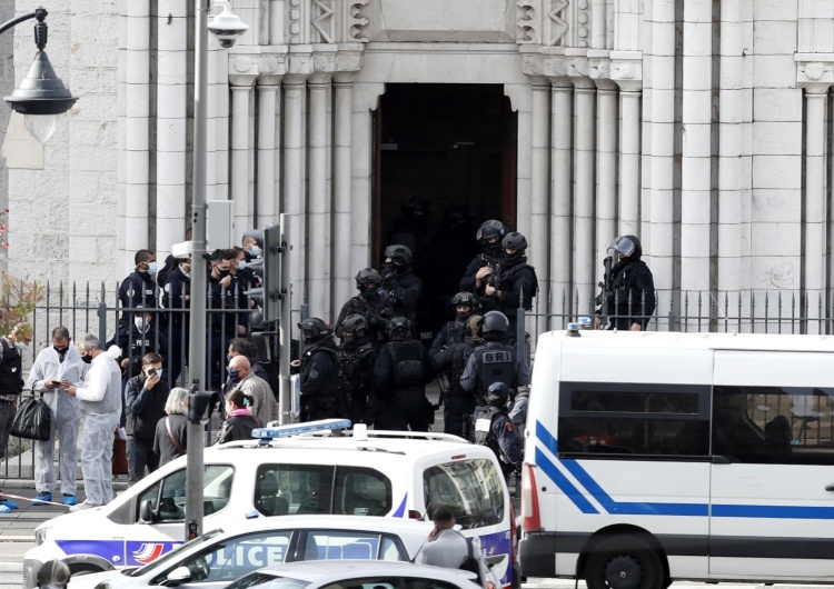  Francja: Atak nożownika w Nicei. Burmistrz apeluje: Zniszczyć islamofaszyzm