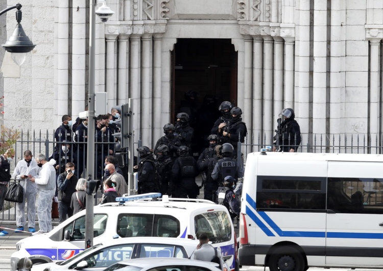 Francja: Atak nożownika w Nicei. Burmistrz apeluje: Zniszczyć islamofaszyzm
