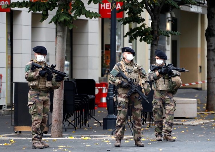  Francja: Ogłoszono stan zagrożenia terrorystycznego na terenie całego kraju