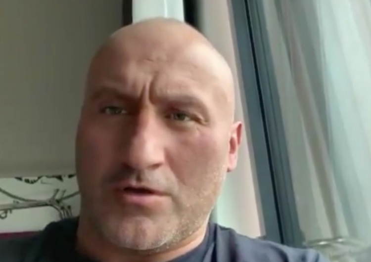 „Dziewczyny chcą, abyś wypie***lał… Damy.” Najman kpi z protestujących i pisze do Hołowni