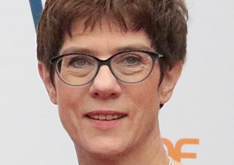  Annegret Kramp-Karrenbauer 