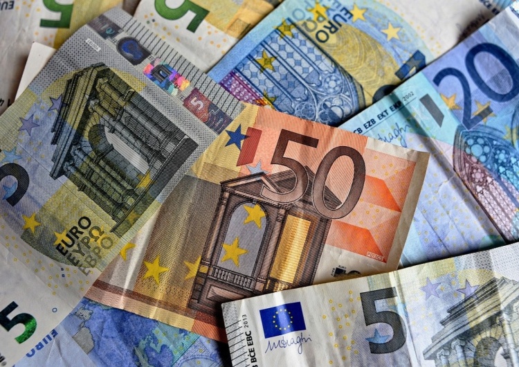 euro Kiedy my jesteśmy zajęci protestami Rada UE i PE dogadują mechanizm odbierania nam funduszy