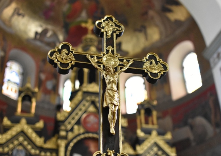 Gdańsk: Dwie kobiety wtargnęły do kościoła. Jedna z nich miała nóż