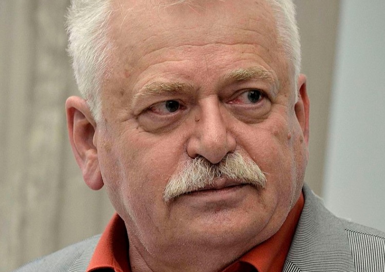 „Klapki Kubota wyrzuciłem do śmietnika...” Prof. Szeremietiew apeluje o bojkot firm wspierających aborcję