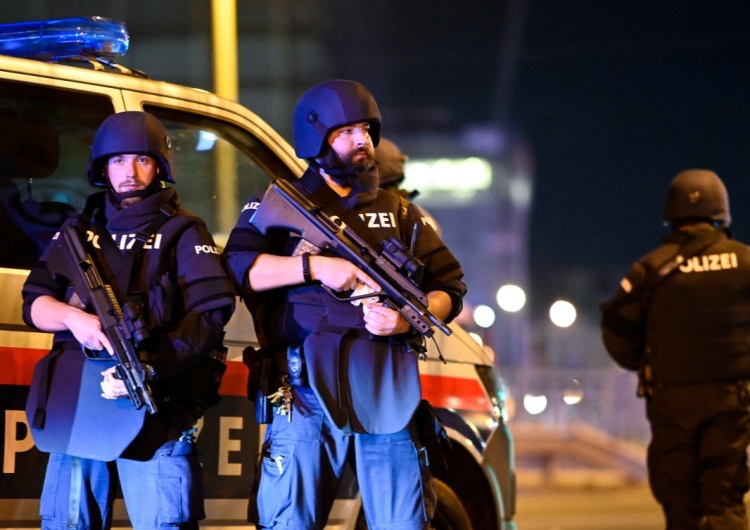 Policja. Strzelanina w centrum Wiednia [video 18+] Austria. W strzelaninie w centrum Wiednia są zabici