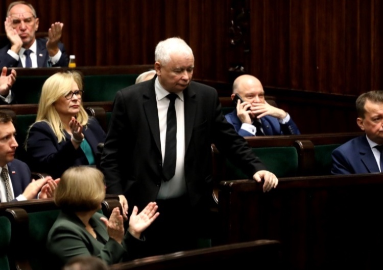Jarosław Kaczyński [SONDAŻ] Przewaga PiS nad KO spada. Pięć partii w Sejmie