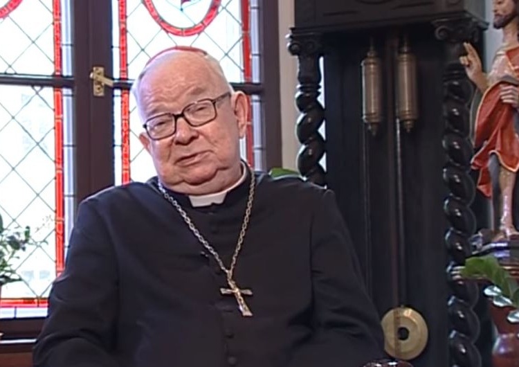  Abp Gulbinowicz otrzymał zakaz uczestnictwa w spotkaniach publicznych i używania insygniów biskupich 