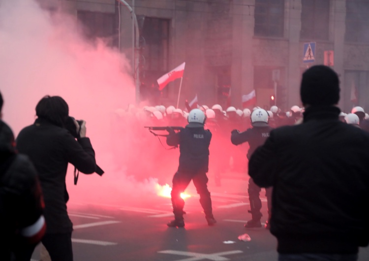 Po Marszu Niepodległości. Policja: To nie było zgromadzenie pokojowe