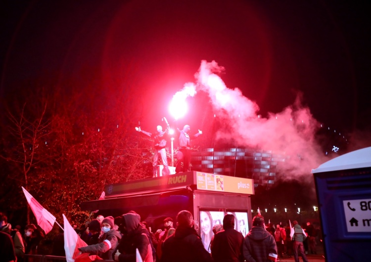  [RELACJA NA ŻYWO] Marsz Niepodległości zakończył się. Starcia pod Stadionem Narodowym