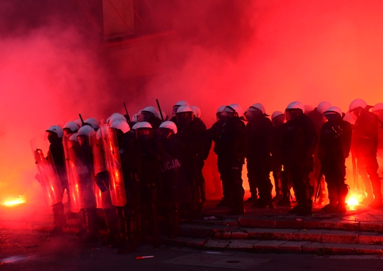 Marsz Niepodległości [FOTO] O te zdjęcia pytał Tomasz Gutry. Zdążył je zrobić zanim został postrzelony