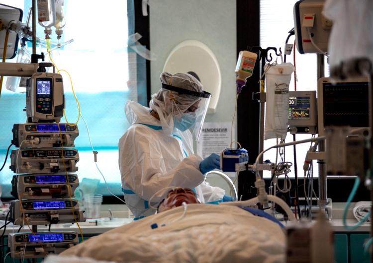 Ponad 25 tys. zakażeń koronawirusem. Najwyższa liczba zgonów od początku epidemii