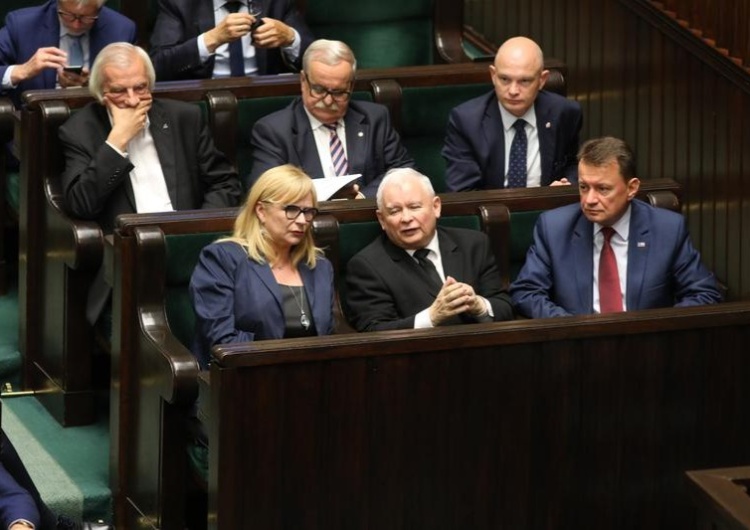  Burza w szklance wody? Część zawieszonych posłów PiS deklaruje pozostanie w partii, jeden nie wyklucza odejścia