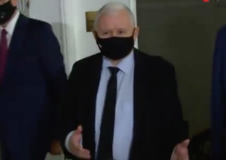 Jarosław Kaczyński [WIDEO] „Mamy większość w Sejmie”. Szef PiS zapytany przez dziennikarzy