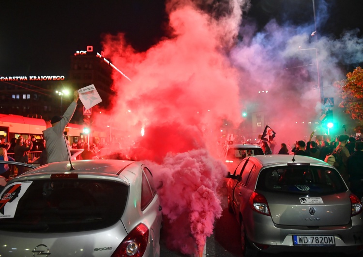 Policja: Zatrzymaliśmy 13 najbardziej agresywnych osób, Czarzasty spowodował uszczerbek na zdrowiu policjanta