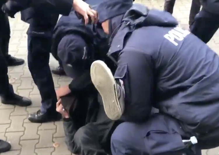  [WIDEO] Protest przed Sądem Okręgowym w Warszawie. Doszło do zatrzymań