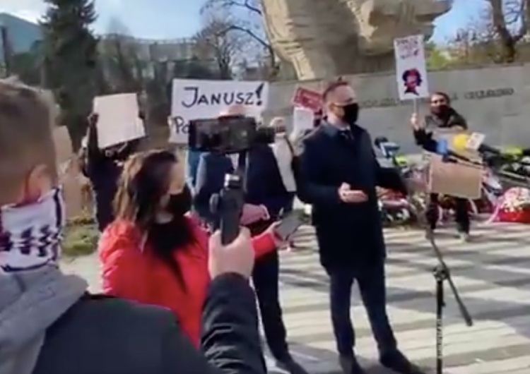  [WIDEO] „Je**ć PiS”. Zwolennicy opozycji zakłócili konferencję polityka Solidarnej Polski