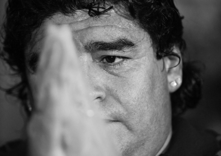 Diego Maradona Boniek: Maradona był legendą za życia, dla mnie najlepszy piłkarz w historii