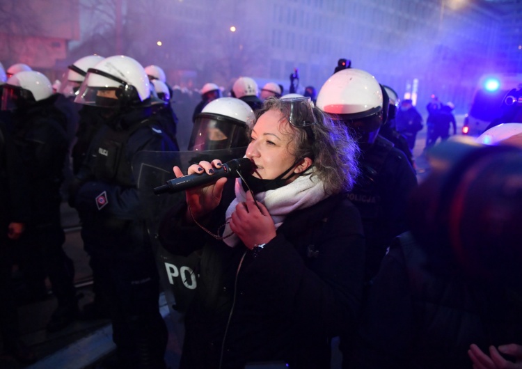 Radek Pietruszka Lempart pluje na policjanta. Ordo Iuris: