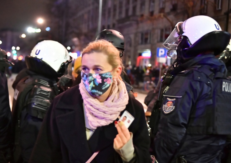 Andrzej Lange Wobec poseł Barbary Nowackiej użyto gazu. Policja udrożniła Trasę Łazienkowską