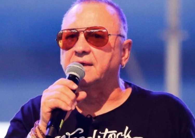 Jerzy Owsiak Owsiak wziął udział w Strajku Kobiet. Podszedł do policjanta i powiedział mu, żeby się wstydził