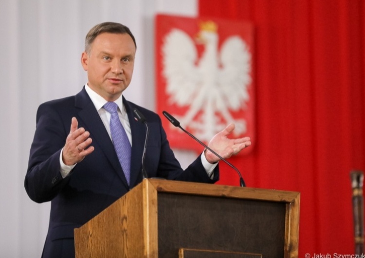 Prezydent podpisał ustawę ws. dodatków dla medyków skierowanych do pracy przy COVID-19 przez wojewodę