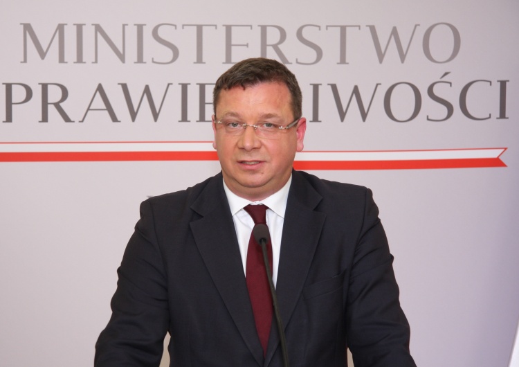  M. Wójcik: UE chce nam zafundować małżeństwa jednopłciowe. Ceną mają być pieniądze