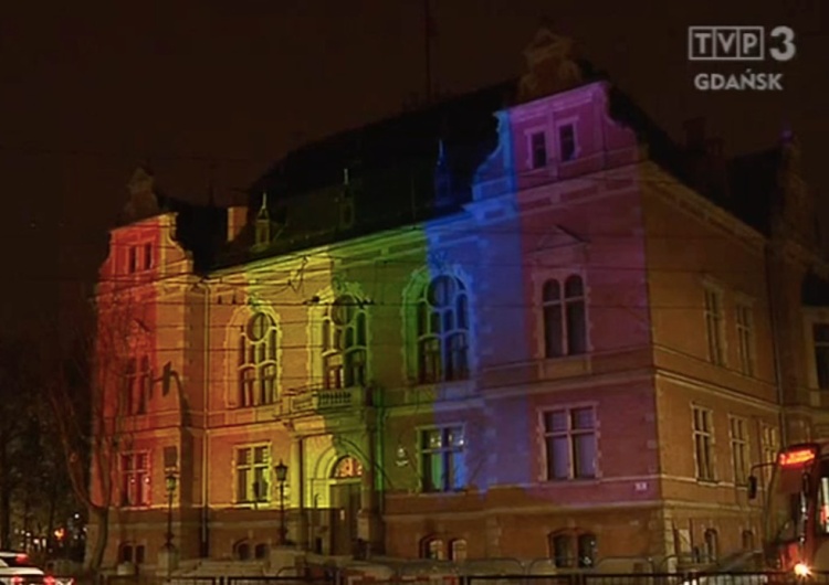 Rada Miasta Gdańska Tęczowe iluminacje na gdańskim ratuszu. Radna PiS wyjawiła, ile miały kosztować mieszkańców