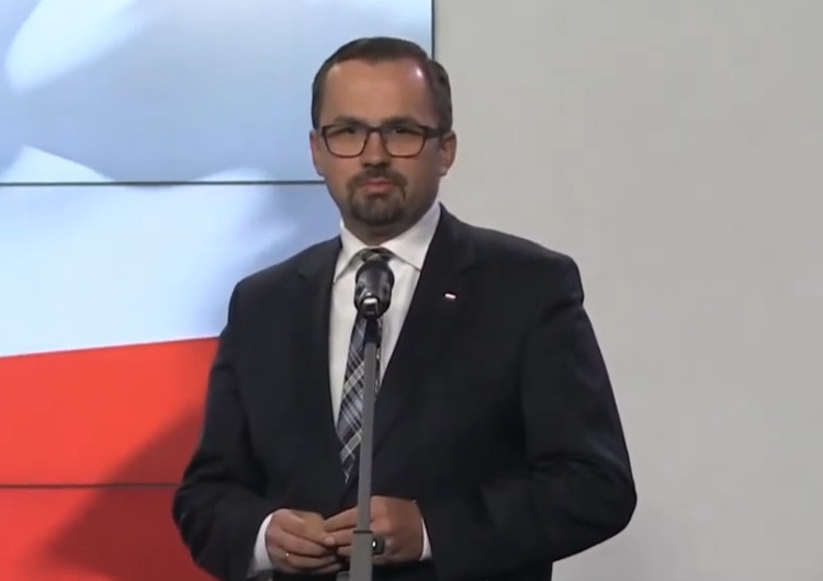 Marcin Horała „Zabranie części suwerenności”. Mocny komentarz ministra Horały dla Bartoszewskiego