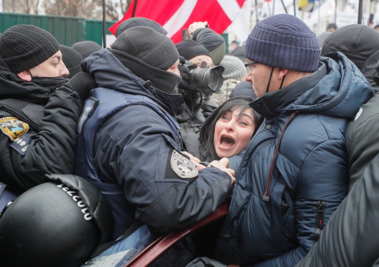 Ukraina, protesty przeciwko obostrzeniom Ukraina. Znowu starcia z policją na Majdanie Niepodległości