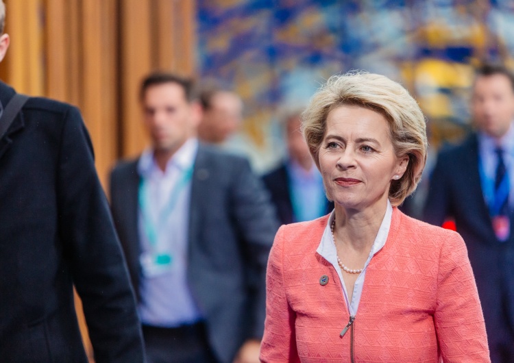 Ursula von der Leyen Von der Leyen: Państwa UE muszą rozpocząć szczepienia na COVID-19 tego samego dnia