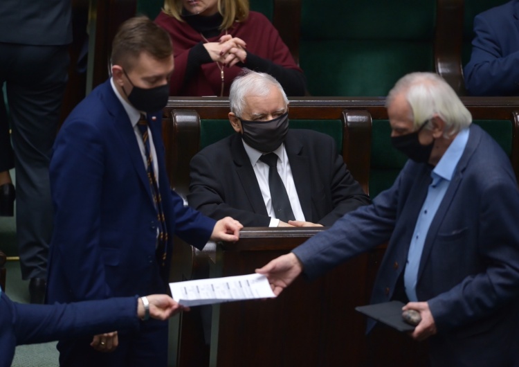  [SONDAŻ] Duży wzrost poparcia dla PiS. Szef PSL ma powody do zmartwień