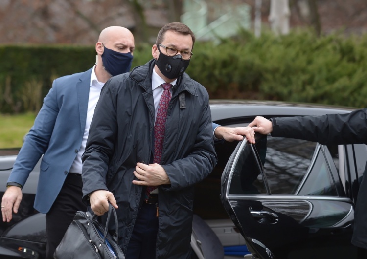 Zakaz przemieszczania się w Sylwestra? Nieoficjalne informacje ws. nowych obostrzeń